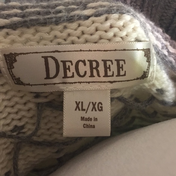 Winter Print Reindeer and Poinsettia Sweater Shrug - Picture 6 of 7